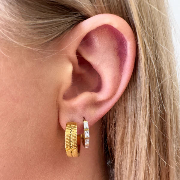 EVER JEWELLERY - UNDEFEATED HOOP EARRING - GOLD