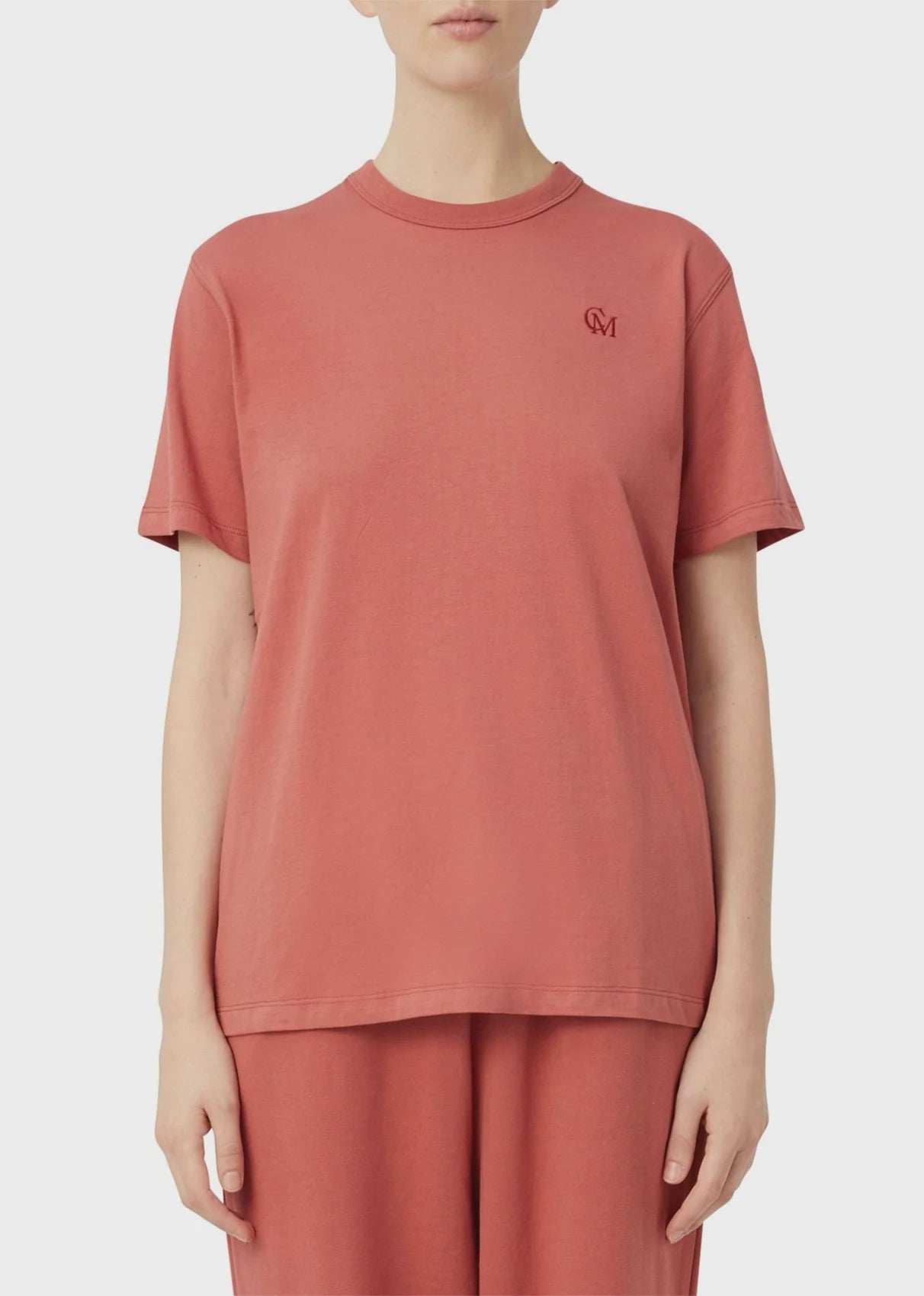 CAMILLA & MARC - EAMON LOGO TEE - AUBURN RED