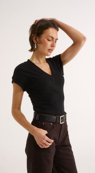 PRIMI - KELLY V TEE - BLACK