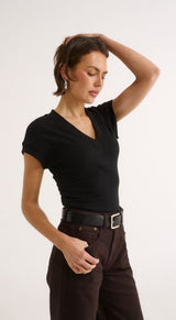 PRIMI - KELLY V TEE - BLACK