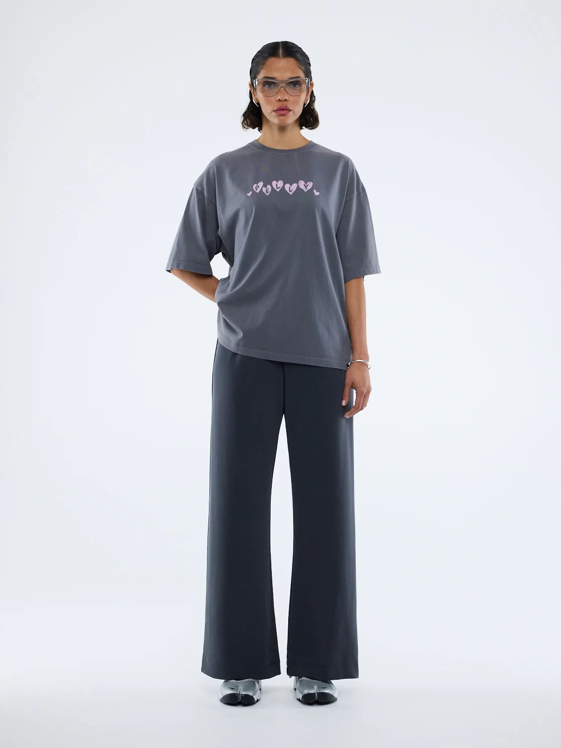 ENA PELLY - PELLY SPRAY HEART TEE - WASHED GREY