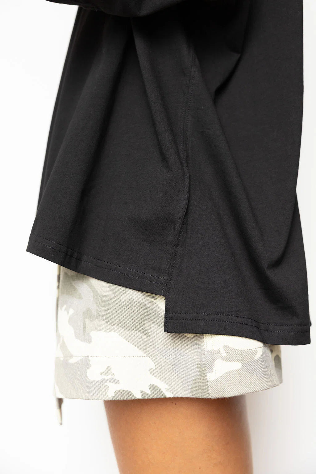 LUNA LANE - THE BASIC TEE - BLACK