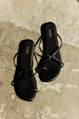 SIREN - MIKKI FLAT STRAPPY SANDAL - BLACK LEATHER