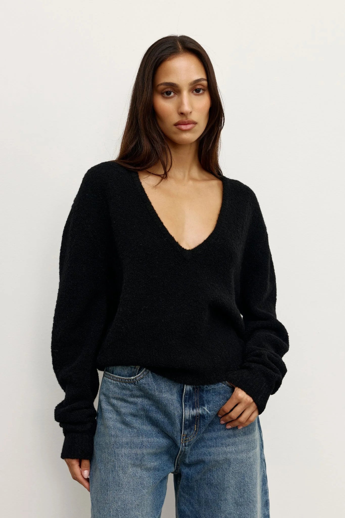 BAYSE - SONIA V NECK - BLACK