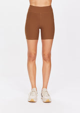 THE UPSIDE - PEACHED 5IN POCKET SPIN SHORT - TOBACCO