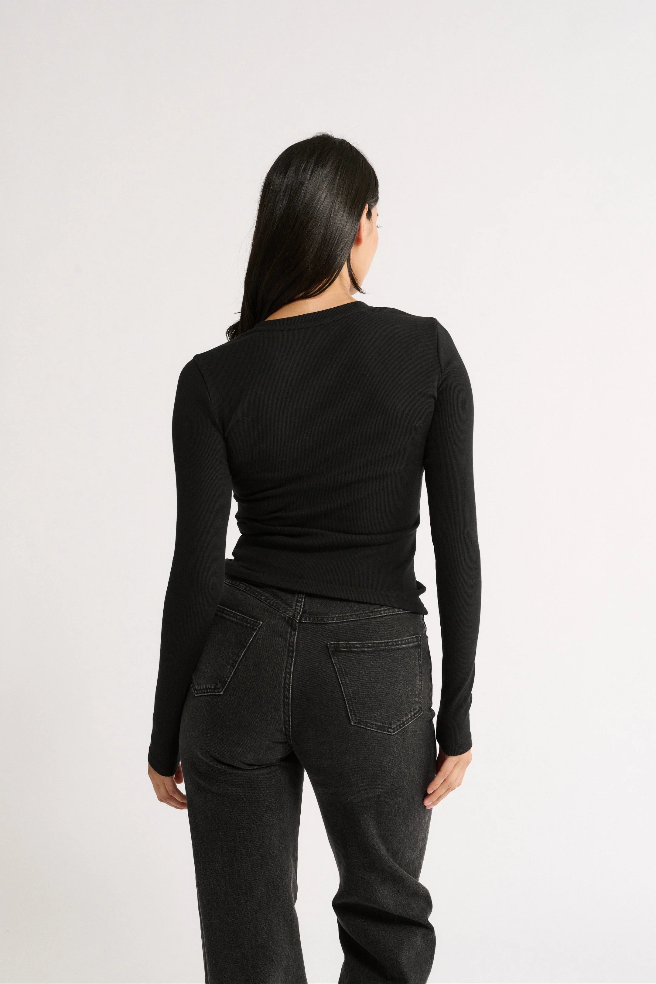PRIMI - CARINA V NECK LONG SLEEVE- BLACK