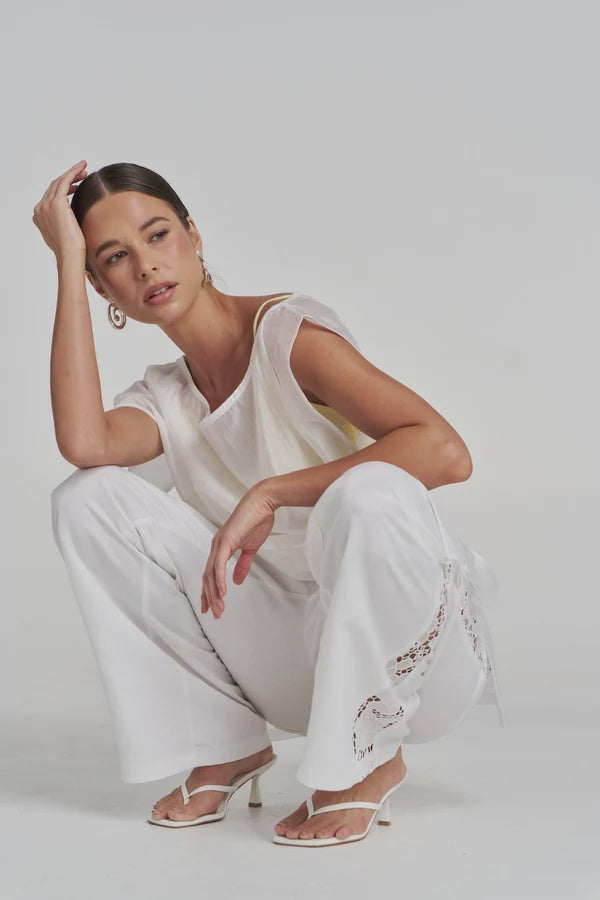 PRE-ORDER - SUMMI SUMMI - RELAXED ANGLAISE PANT - WHITE